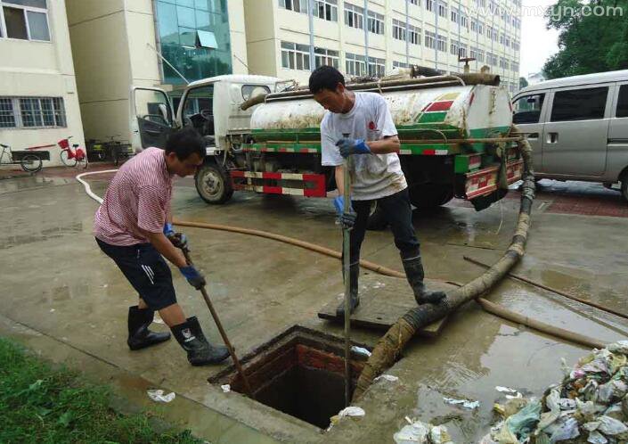 梦见黑水从身体流出_流出黑水梦见身体变好了_梦见身上流黑水